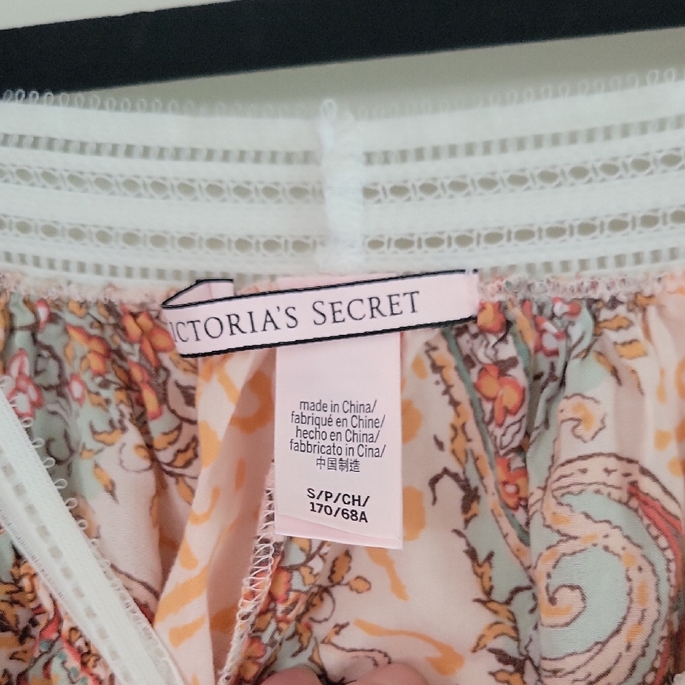 Paisley Print Ruffle Shorts - Picture 3 of 5